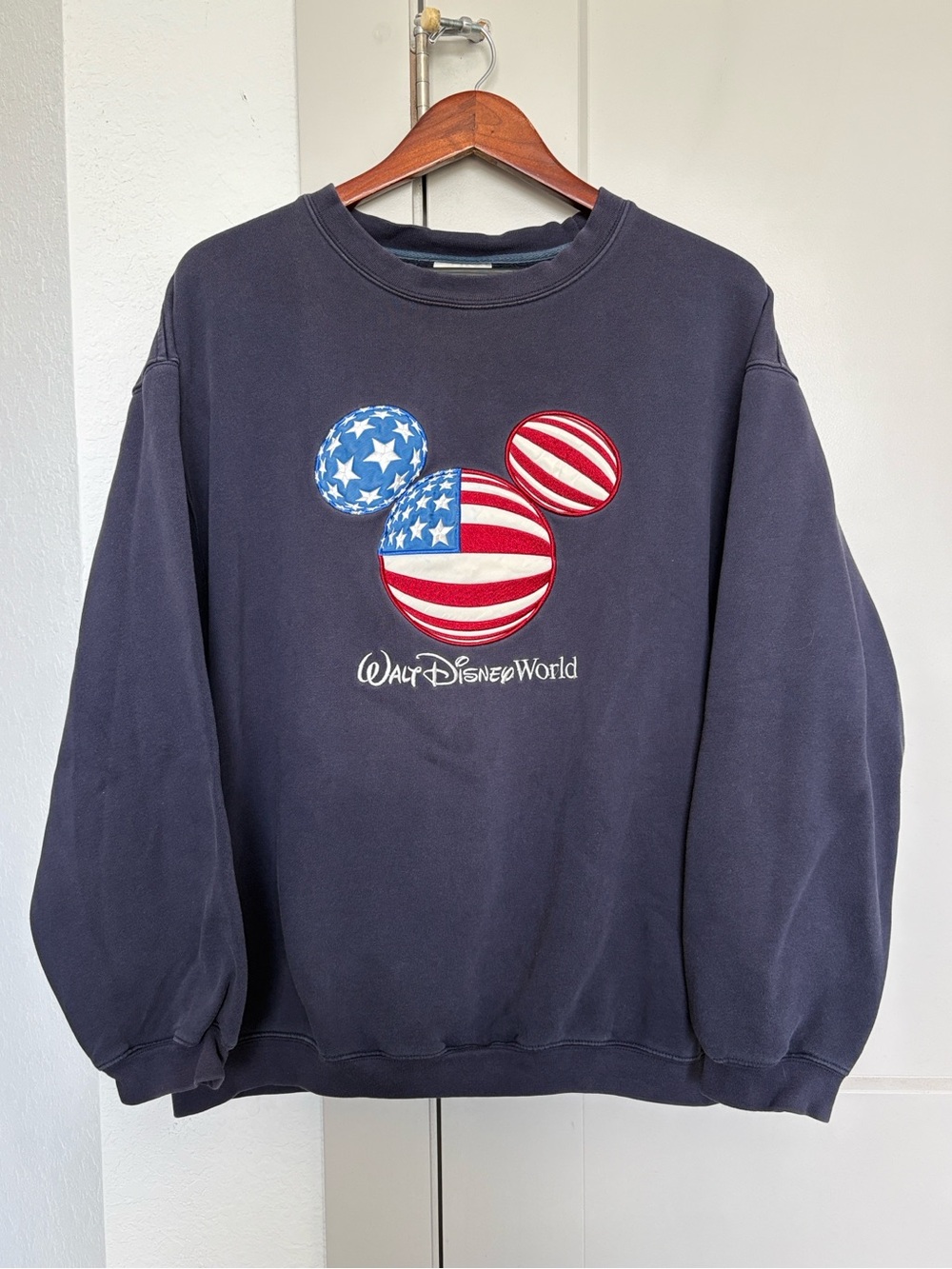 VINTAGE WALT DISNEY MICKEY MOUSE EMBROIDERED USA FLAG SWEATSHIRT BLUE MEN XXL